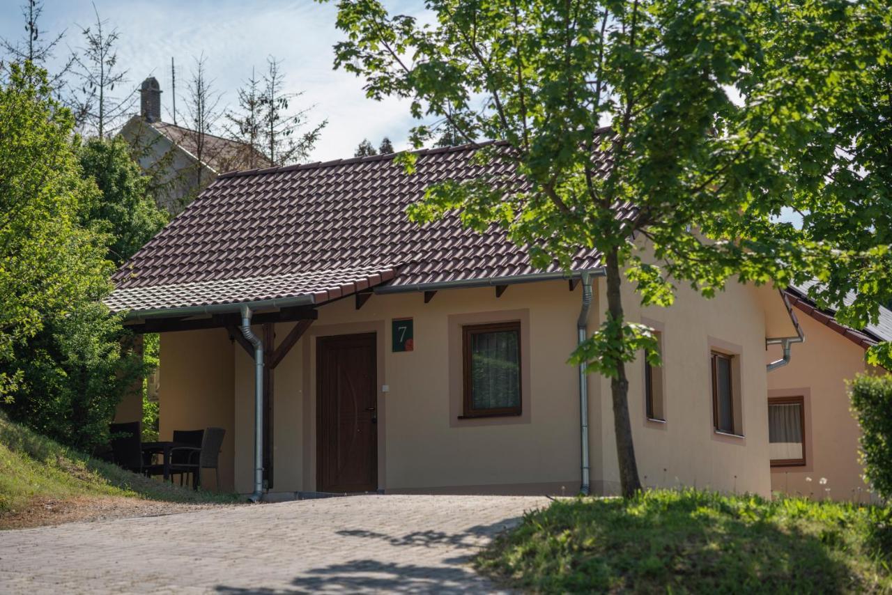 Tulipán Apartman Eger Exterior foto